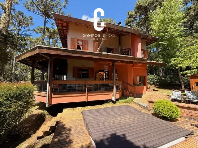 Casa 5 quartos e 6 banheiros, à venda, no bairro Lagoinha em Campos do Jordão