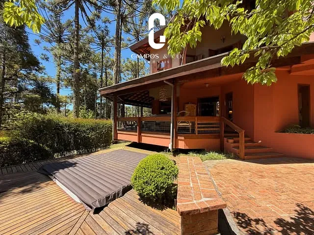 Casa 5 quartos e 6 banheiros, à venda, no bairro Lagoinha em Campos do Jordão