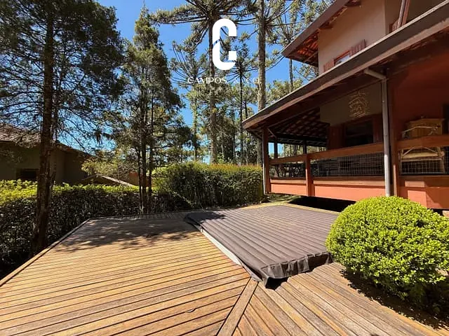 Casa 5 quartos e 6 banheiros, à venda, no bairro Lagoinha em Campos do Jordão