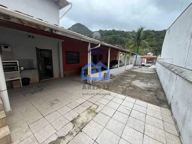 Casa com 312m² 4 quartos e 2 banheiros, à venda, no bairro Jardim Terralão em Caraguatatuba