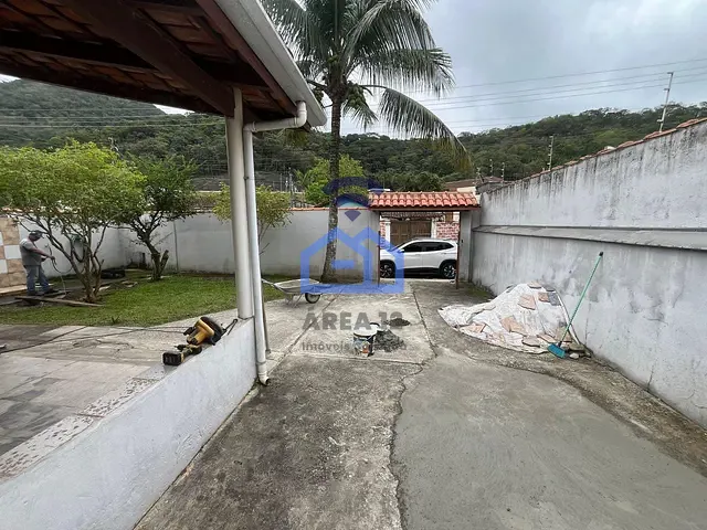 Casa com 312m² 4 quartos e 2 banheiros, à venda, no bairro Jardim Terralão em Caraguatatuba