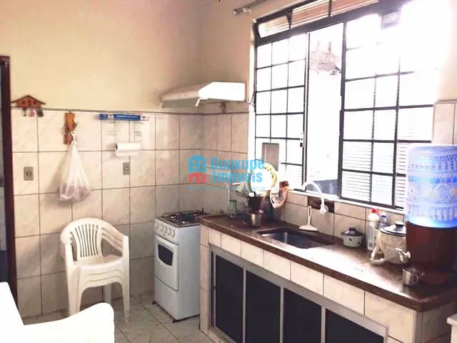 Casa com 179m², à venda, no bairro Centro em Guaxupé