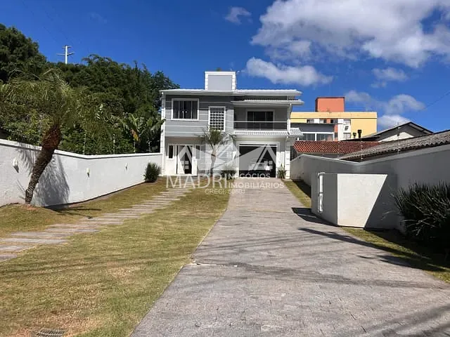 Casa 3 quartos e 4 banheiros, à venda, no bairro Pagani em Palhoça