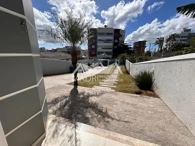 Casa 3 quartos e 4 banheiros, à venda, no bairro Pagani em Palhoça