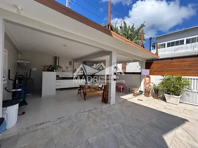 Casa 3 quartos e 4 banheiros, à venda, no bairro Pagani em Palhoça