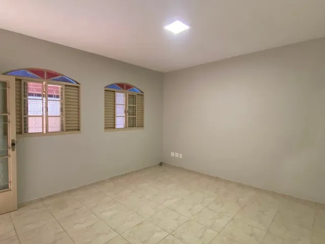 Casa 2 quartos e 3 banheiros, à venda, no bairro Arvoredo em Contagem