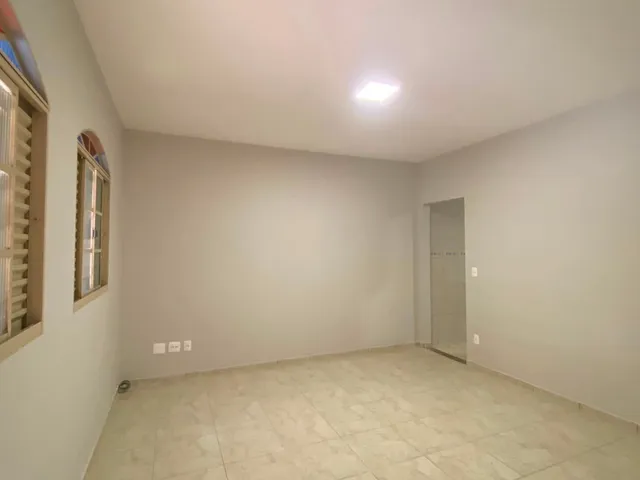 Casa 2 quartos e 3 banheiros, à venda, no bairro Arvoredo em Contagem