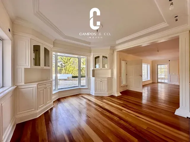 Casa com 2800m² 4 quartos e 10 banheiros, à venda, no bairro Véu da Noiva em Campos do Jordão
