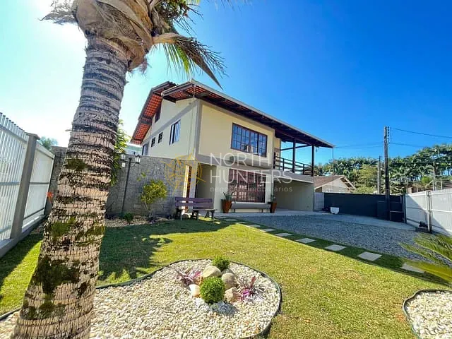 Casa com 600m² 6 quartos e 6 banheiros, à venda, no bairro Boehmerwald em Joinville