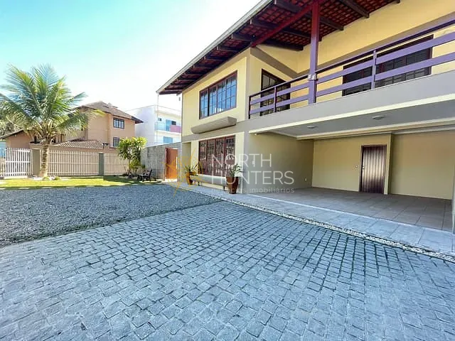 Casa com 600m² 6 quartos e 6 banheiros, à venda, no bairro Boehmerwald em Joinville