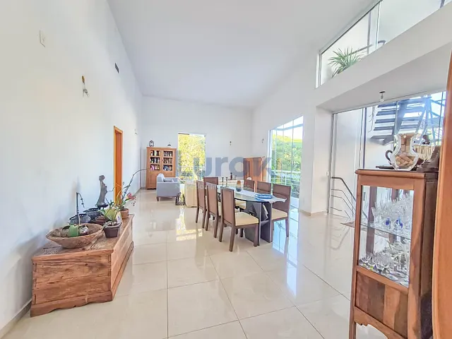 Casa com 405m² 3 quartos e 4 banheiros, à venda, no bairro Joapiranga em Valinhos