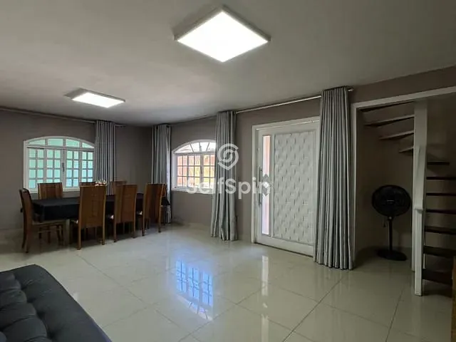 Casa com 398m² 4 quartos e 3 banheiros, para alugar, no bairro Piratininga em Niterói