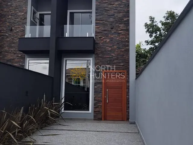 Casa com 92m² 2 quartos e 3 banheiros, à venda, no bairro Comasa em Joinville
