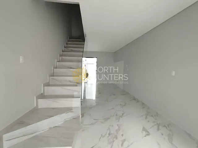 Casa com 92m² 2 quartos e 3 banheiros, à venda, no bairro Comasa em Joinville