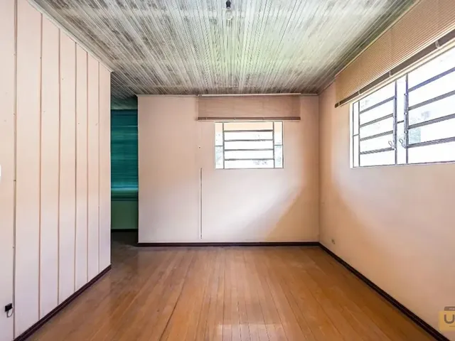 Casa com 460m² 4 quartos e 2 banheiros, para alugar, no bairro Campina do Siqueira em Curitiba