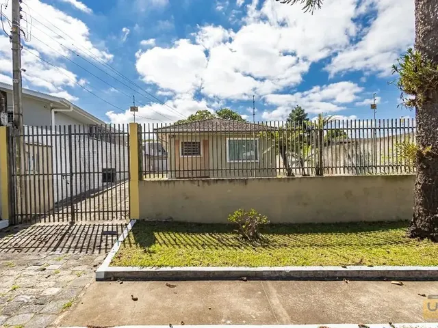 Casa com 460m² 4 quartos e 2 banheiros, para alugar, no bairro Campina do Siqueira em Curitiba