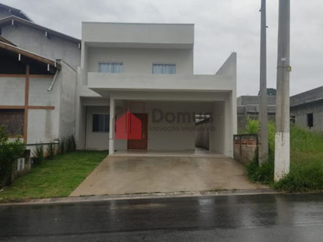 Casa com 200m², à venda, no bairro Vila Prado em Pindamonhangaba
