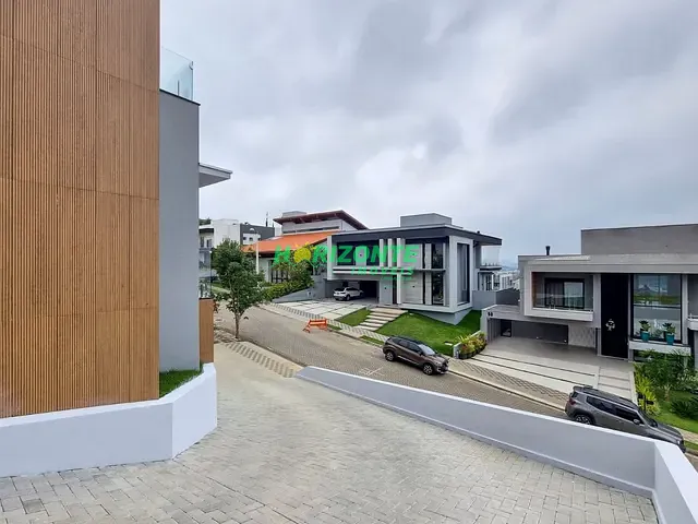 Casa com 900m² 5 quartos e 6 banheiros, à venda, no bairro Condomínio Reserva do Paratehy em São José dos Campos