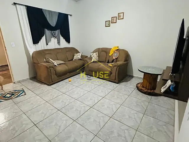 Casa com 300m² 2 quartos e 2 banheiros, à venda, no bairro Chris II em Votuporanga