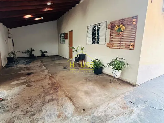Casa com 300m² 2 quartos e 2 banheiros, à venda, no bairro Chris II em Votuporanga