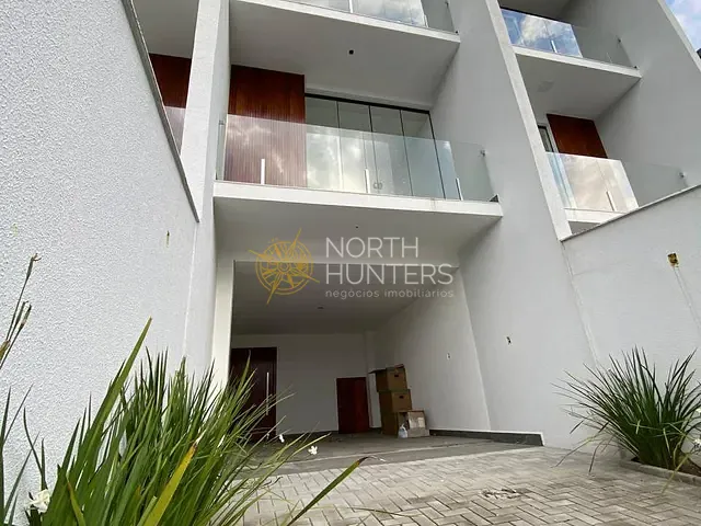 Casa 3 quartos e 3 banheiros, à venda, no bairro Saguaçu em Joinville