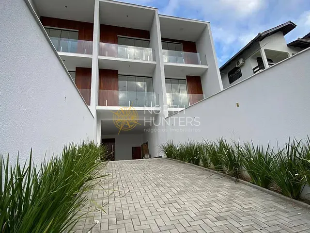 Casa 3 quartos e 3 banheiros, à venda, no bairro Saguaçu em Joinville