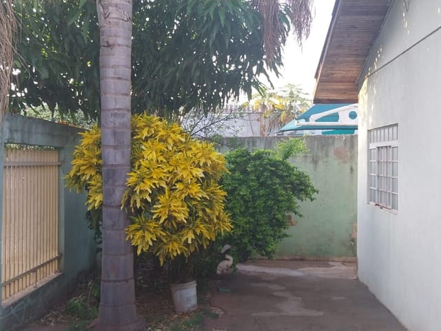 Casa com 250m² 3 quartos e 1 banheiro, à venda, no bairro Jardim Silvino em Londrina