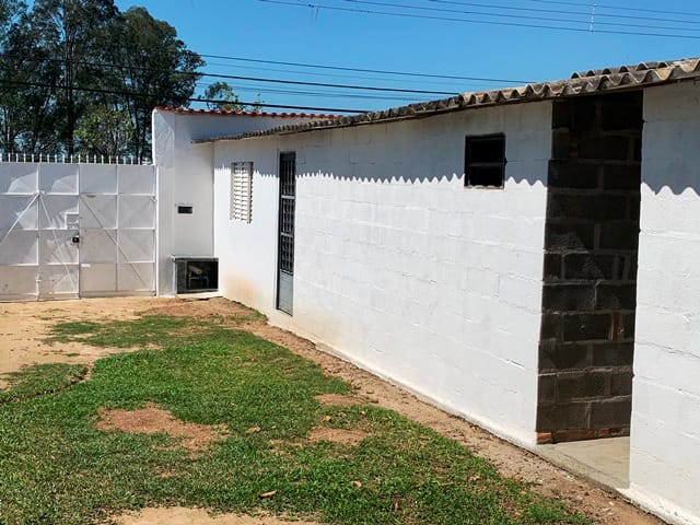 Casa com 250m² 2 quartos e 1 banheiro, à venda, no bairro Delta em Pindamonhangaba