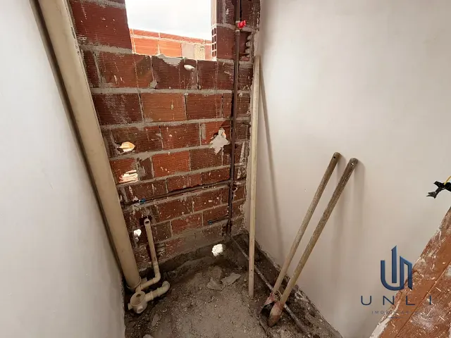 Casa com 416m² 2 quartos e 2 banheiros, à venda, no bairro Colonia Santo Antonio em Barra Mansa