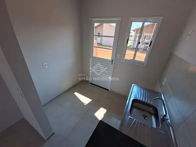 Casa 2 quartos e 1 banheiro, para alugar, no bairro Loteamento Bom Jardim em Sinop