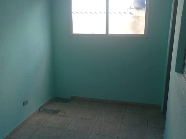 Casa 2 quartos e 1 banheiro, para alugar, no bairro Jardim Gustavo em São Paulo