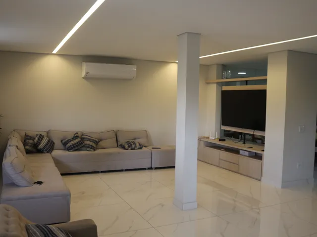 Casa com 360m² 5 quartos e 4 banheiros, à venda, no bairro Cabral em Contagem