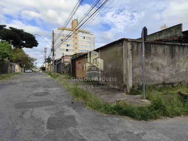 Casa com 495m² 8 quartos e 6 banheiros, à venda, no bairro Esplanada em Belo Horizonte