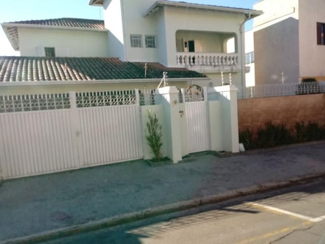 Casa com 600m² 6 quartos e 5 banheiros, à venda ou para alugar, no bairro Centro em São João da Boa Vista