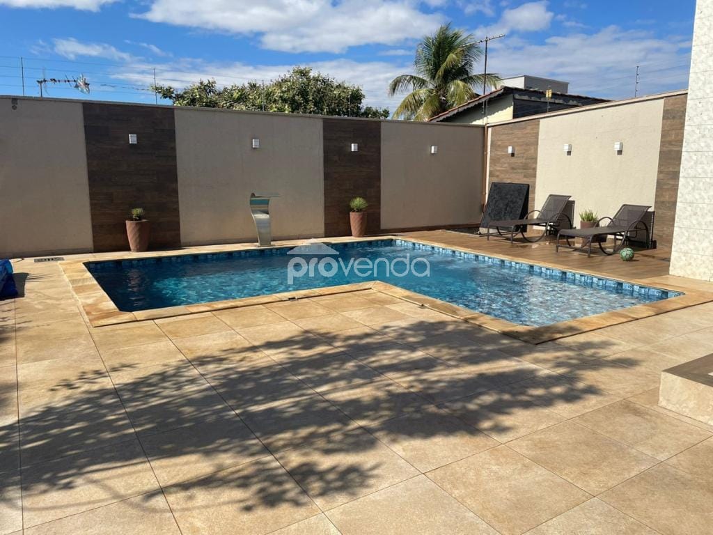 Casa, 3 quartos, 227 m² - Foto 1