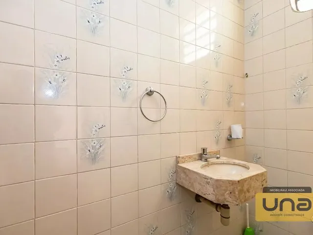 Casa com 450m² 6 quartos e 3 banheiros, à venda ou para alugar, no bairro Mercês em Curitiba