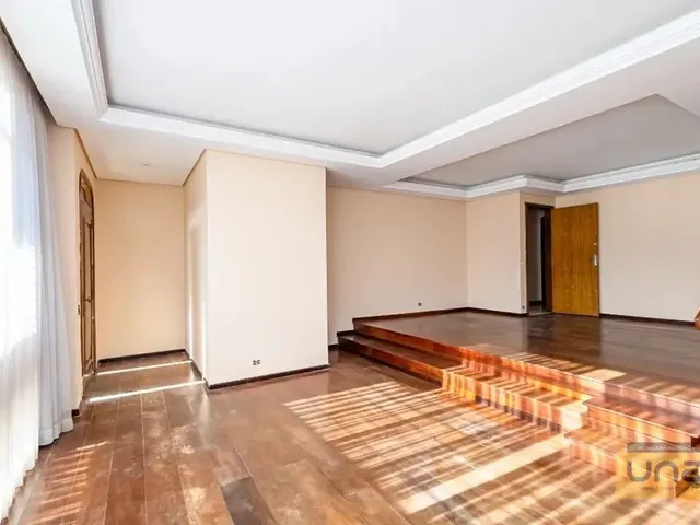 Casa com 450m² 6 quartos e 3 banheiros, à venda ou para alugar, no bairro Mercês em Curitiba