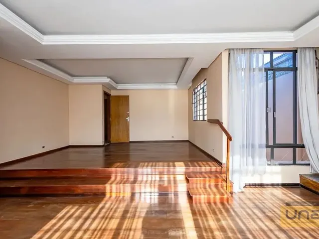Casa com 450m² 6 quartos e 3 banheiros, à venda ou para alugar, no bairro Mercês em Curitiba