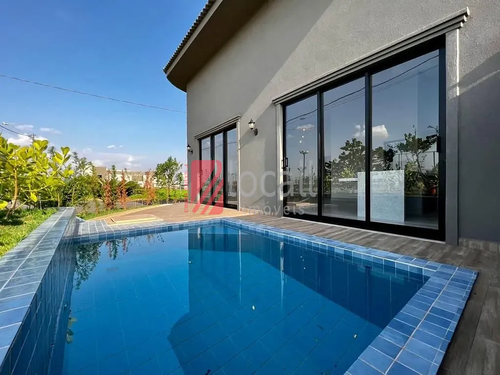 Casa com 3 quartos à venda, 208m² — foto 2 de 9