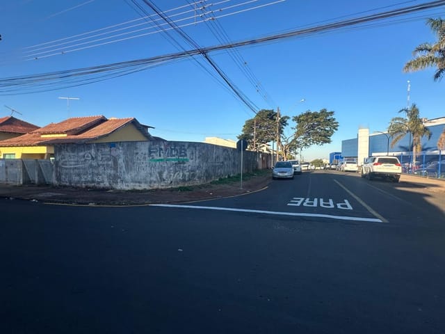 Casa com 343m² 2 quartos e 1 banheiro, para alugar, no bairro Jardim Morumbi em Cambé