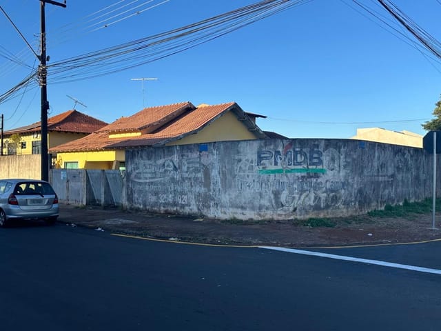 Casa com 343m² 2 quartos e 1 banheiro, para alugar, no bairro Jardim Morumbi em Cambé