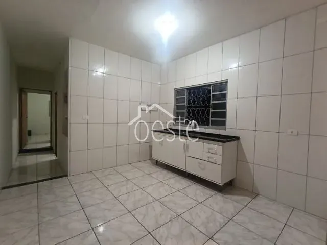 Casa com 80m² 1 quarto e 1 banheiro, para alugar, no bairro Parque Residencial São Joaquim II em Santa Bárbara D'Oeste