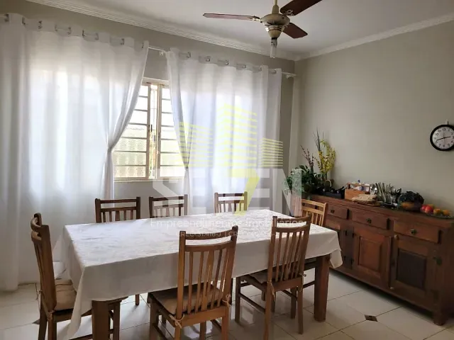 Casa com 220m² 3 quartos e 2 banheiros, à venda, no bairro Centro em Bauru