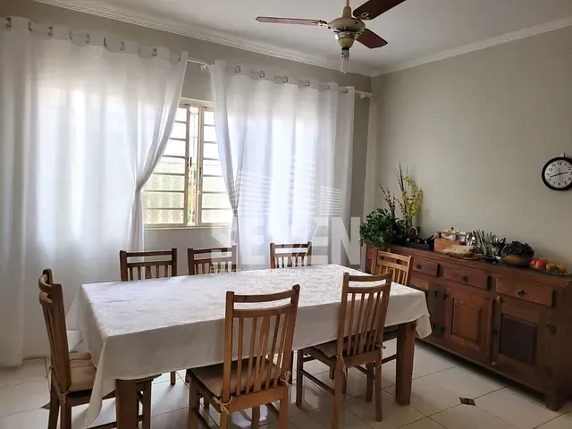 Casa com 220m² 3 quartos e 2 banheiros, à venda, no bairro Centro em Bauru