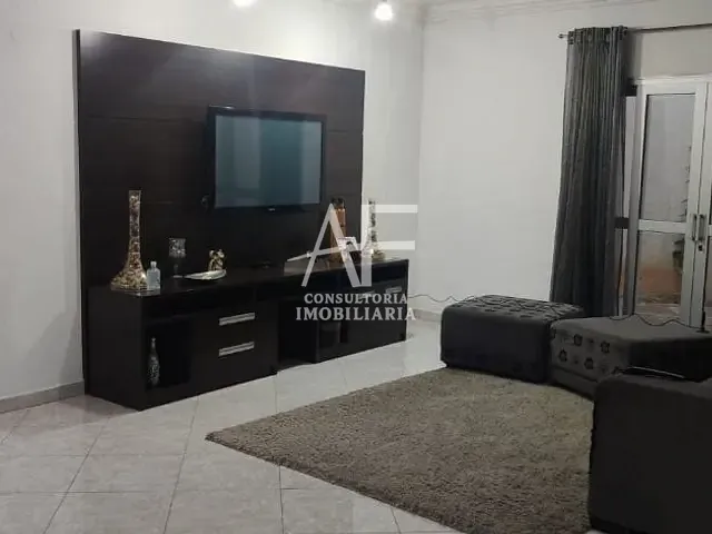 Casa com 760m² 4 quartos e 2 banheiros, à venda, no bairro Jardim Paulista em Taubaté
