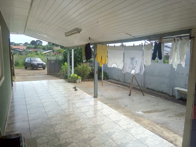 Casa com 462m² 2 quartos e 1 banheiro, à venda, no bairro Uvaranas em Ponta Grossa