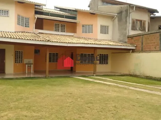 Casa com 300m², à venda, no bairro Residencial Comercial Vila Verde em Pindamonhangaba