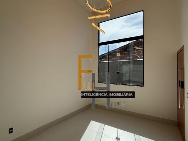 Casa com 180m² 3 quartos e 2 banheiros, à venda, no bairro Residencial Village Garavelo em Aparecida de Goiânia
