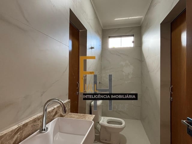 Casa com 180m² 3 quartos e 2 banheiros, à venda, no bairro Residencial Village Garavelo em Aparecida de Goiânia
