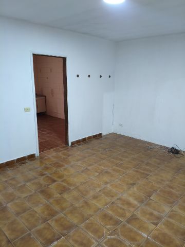 Casa com 120m² 3 quartos e 1 banheiro, para alugar, no bairro Parque Santo Antônio em São Paulo